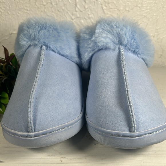 NWT LC Lauren Conrad Women's Soft Faux Fur Baby Blue Slippers NWT - Picture 8 of 12